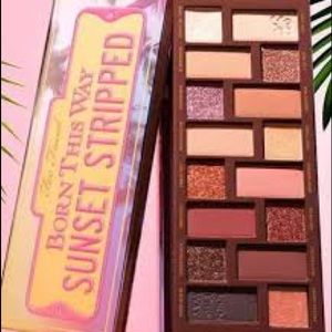 NEW IN BOX!! Too faced BORN THIS WAY SUNSET STRIPPED PALETTE 🔥